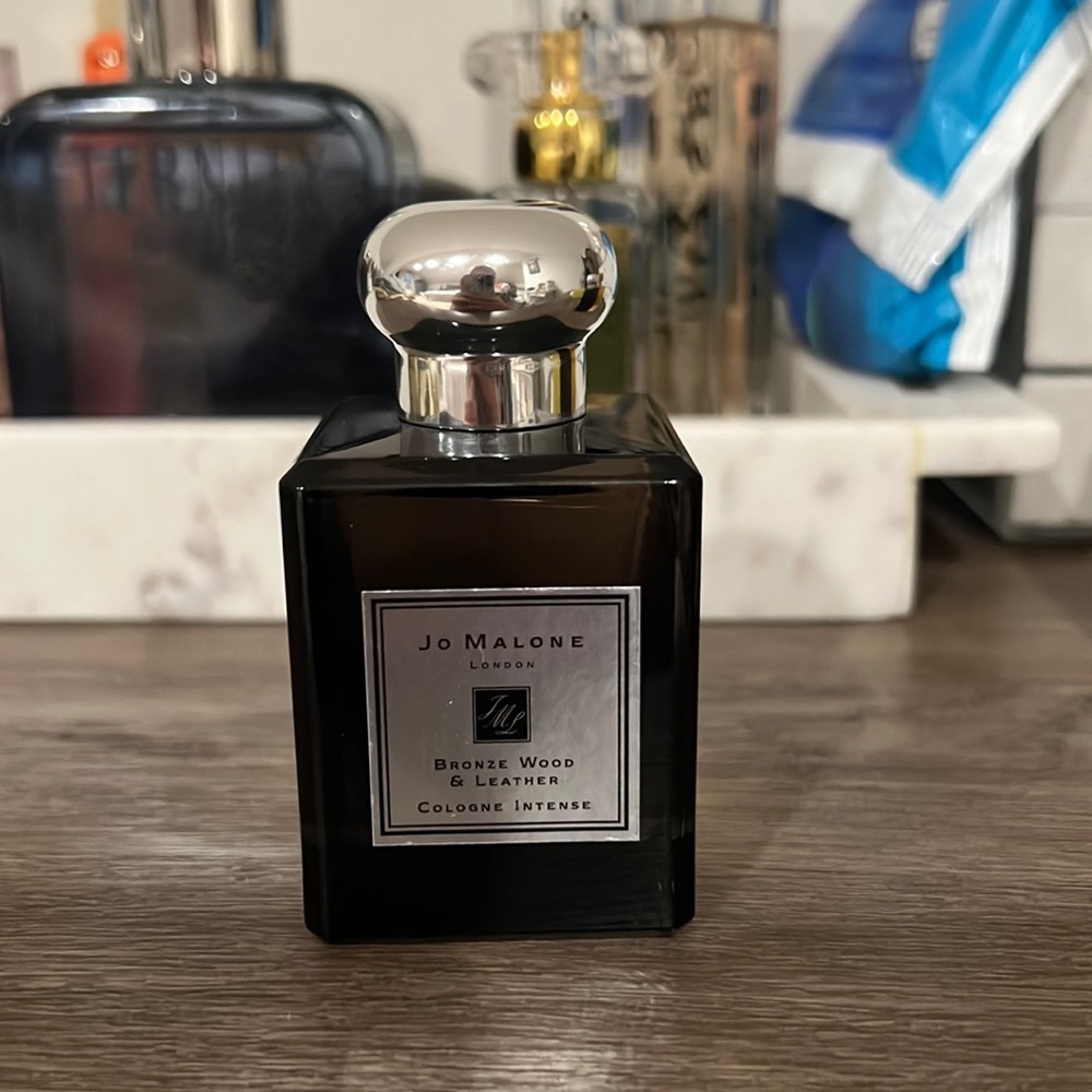 Bronze wood and leather cologne intense